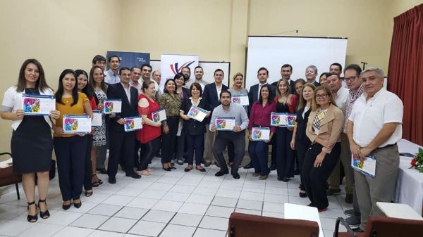 Acto de entrega de certificados de cursos de capacitación 2019